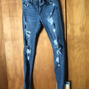Distressed skinny jeans
